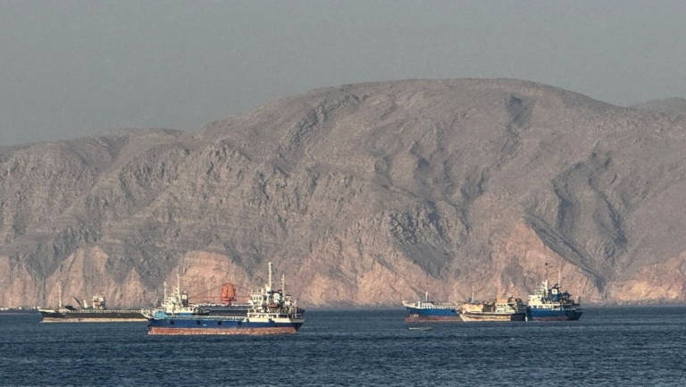 阿曼外海 油輪機艙遭擊中機艙受損
