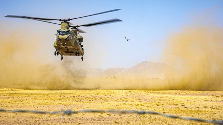 地面戰要來？美軍「支奴干」直升機降落中東