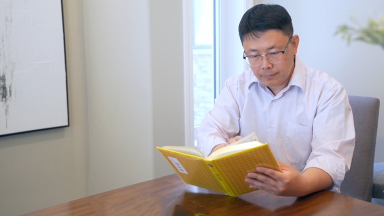 【新聞週刊】樊華一家修大法身心受益 迫害中堅定信仰講真相（上集）