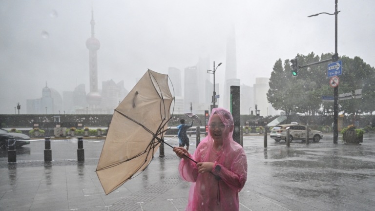 「白海豚」暴雨狂掃華東 上海多地變「海上」