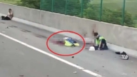 河南路政高速上查車 被大貨車碾成肉餅（視頻）