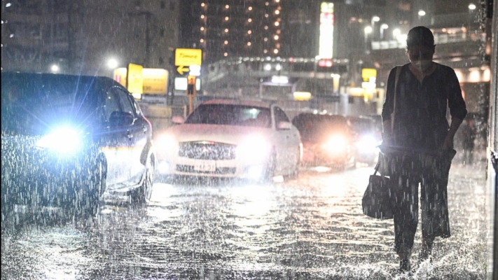 日本千葉豪雨淹近500住宅 逾千泡水車棄置路上