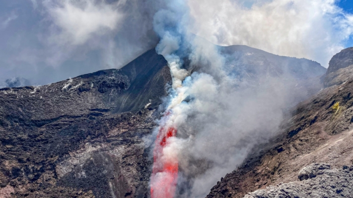埃特納火山持續噴發長達8天 與70年代末相似