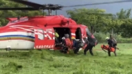 探勘屏东保护区遭蜂袭 2男遗体直升机吊挂下山