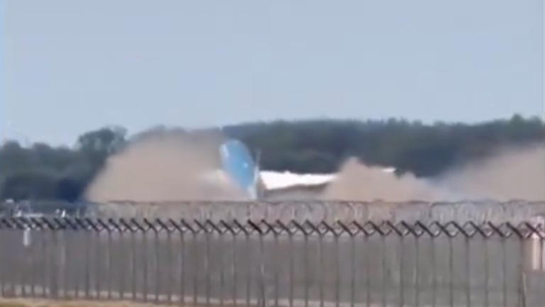 越航起飛機尾擦撞衝出跑道 慕尼黑上空盤旋洩油返降