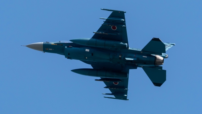 中共偵察機與無人機近沖繩外海 日戰機緊急升空