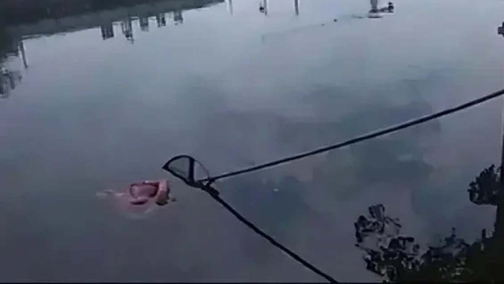 命大！ 蘇州女落水不會游泳 仰漂一小時獲救