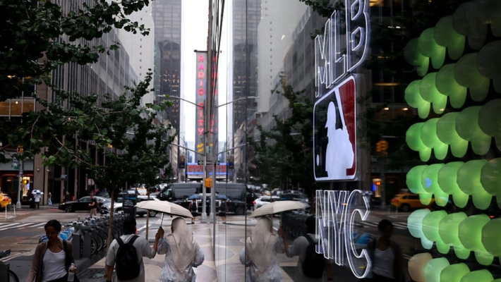 紐約暴雨發布龍捲風警報 三大機場近千航班癱瘓