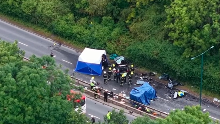 英國青少年開車逆向行駛 迎面撞上警車釀7死