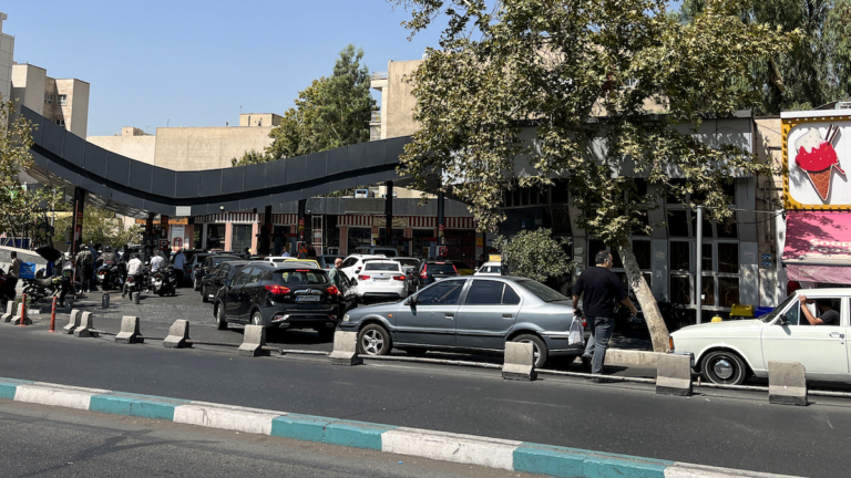 空襲引發油荒！伊朗人淪為「絕對貧困」