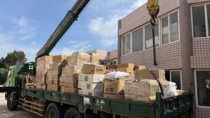 高雄关查获 金门老房走私逾2千公斤中国食品及烟酒