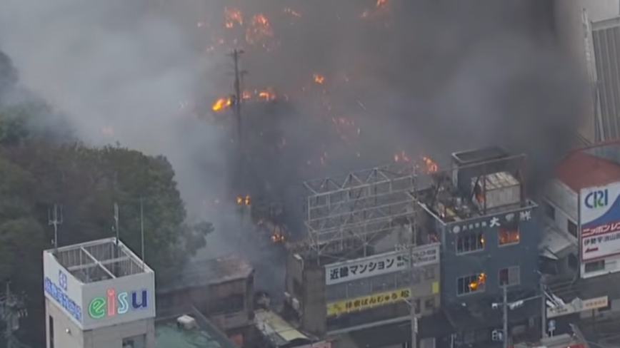 日本伊势神宫外商店街陷火海 现场黑烟窜出