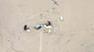 福建仙游洪灾 两人在泥水中挣扎求生（视频）