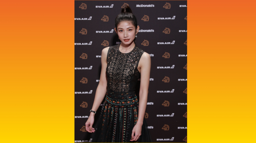 李千娜经典情歌观看数破亿 荣登60大华语MV