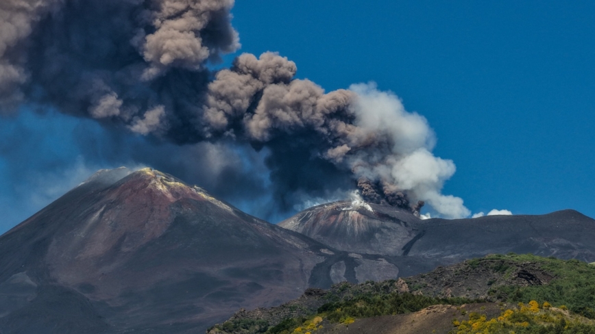 意大利埃特纳火山再喷发 机场航班暂停