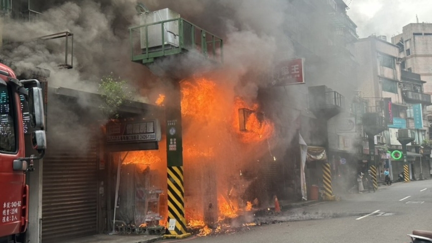 基隆早餐店发生猛烈火势 即时疏散员工无人伤