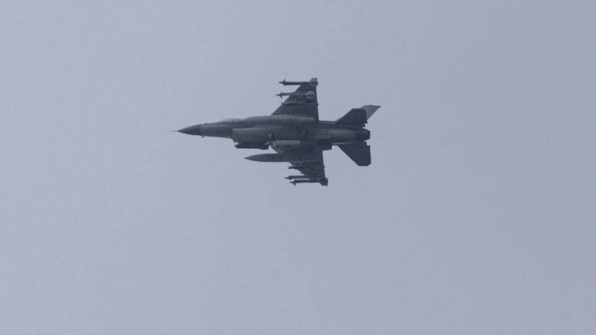 川普人在戴维营 F-16战机拦截闯入飞机