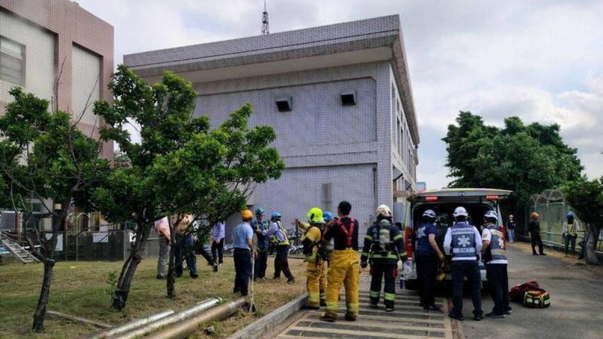 踏穿盐酸桶槽顶 高雄南部电厂10人呛伤送医