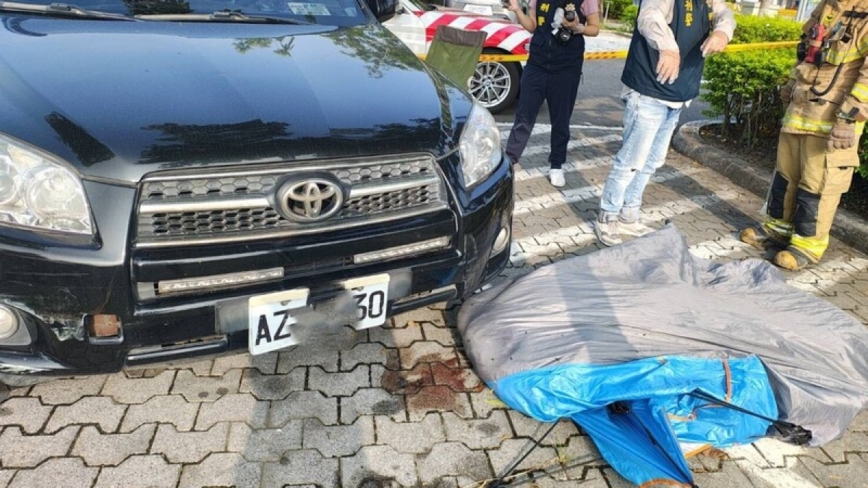 老妇夜宿国3服务区 帐篷离奇倒塌死亡逾10小时