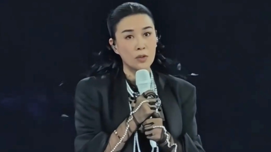 那英演唱会加唱刘欢歌曲悼念 被举报恐挨罚
