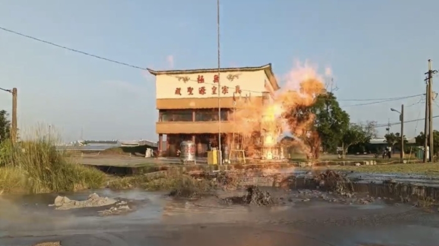 今年第3次 屏东万丹泥火山无预警喷发