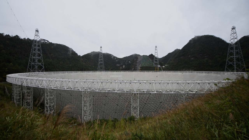 宣传造假？ “中国天眼”被揭付费可带手机爬上去