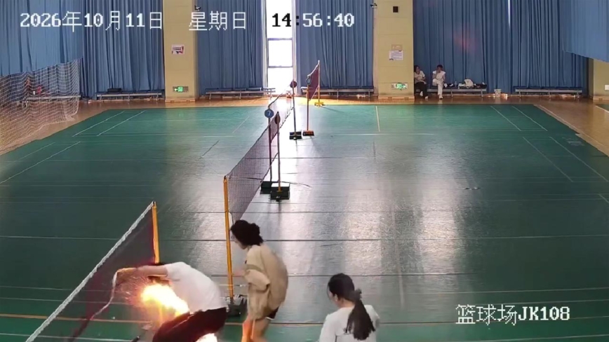 传华为手机打球时自燃致烧伤 凤凰网辟谣又删文（视频）