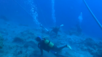 土耳其海底古沉船 發現4700年前雙耳細頸瓶
