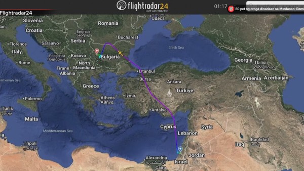 據航班追蹤網站Flightradar24資料,編號OE-LZE的該航班進入羅馬尼亞領空後隨即調頭往南返回保加利亞,在索菲亞降落。(影片截圖)