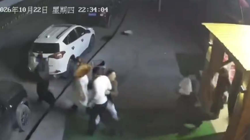 西藏7级强震致重大伤亡 民众惊慌逃生影像曝光(多视频)