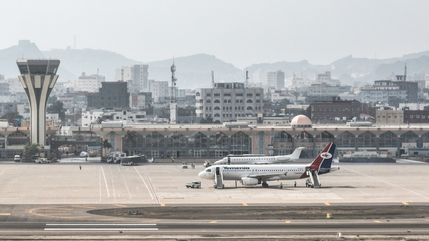 胡塞再袭亚丁机场 2000枚炮弹轰炸塔伊兹