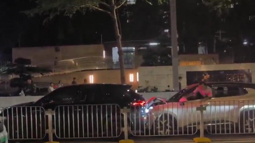 撞完前车撞后车 深圳街头惊现“碰碰车”(视频)